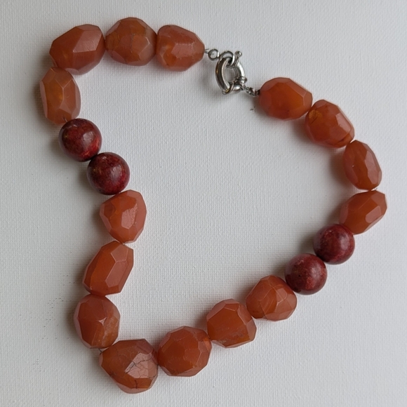 Orange Carnelian Faceted Stone Necklace with Red Wooden Beads 16" - Picture 9 of 10